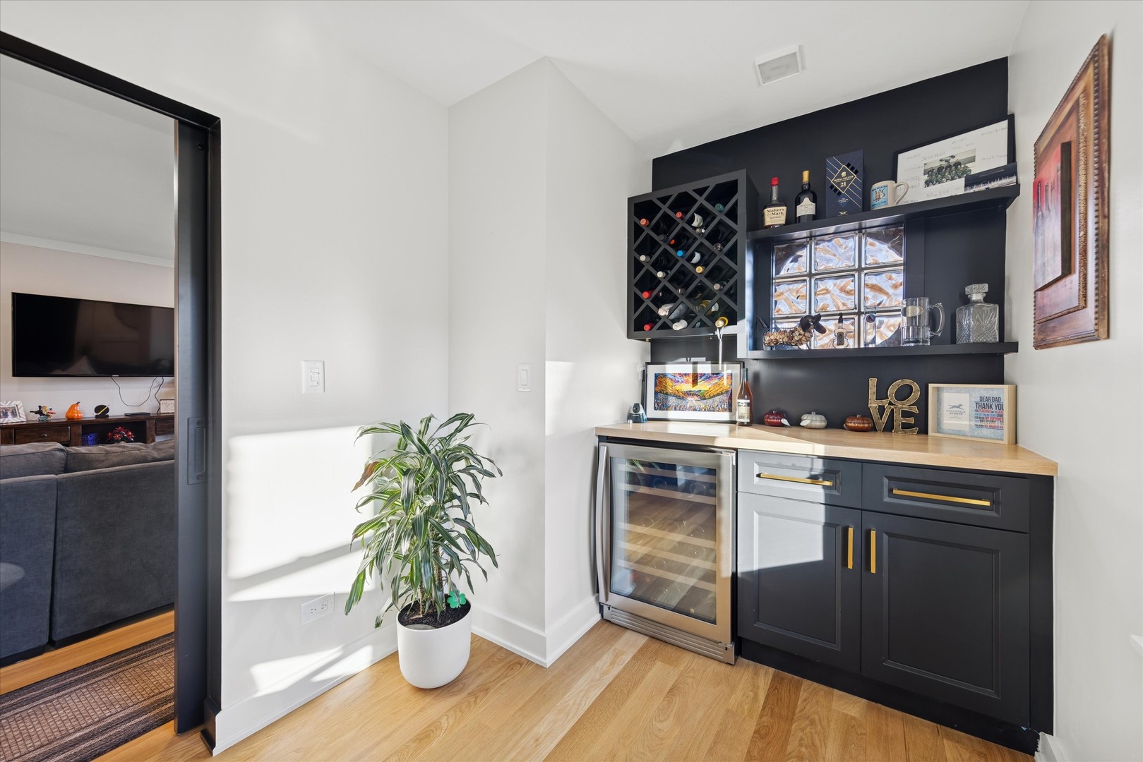 9710 S HARDING Avenue, Evergreen Park, IL 60805