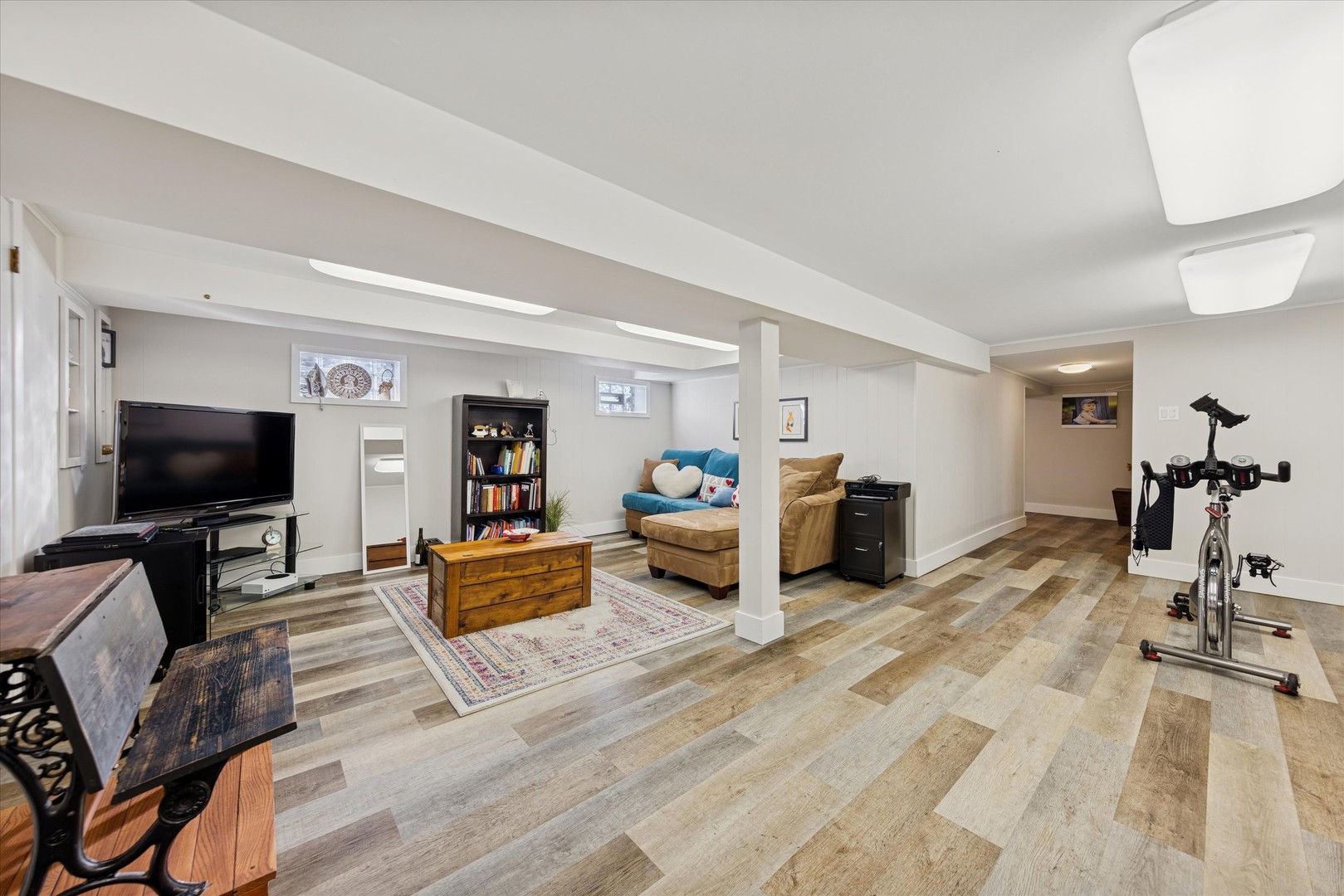 9710 S HARDING Avenue, Evergreen Park, IL 60805