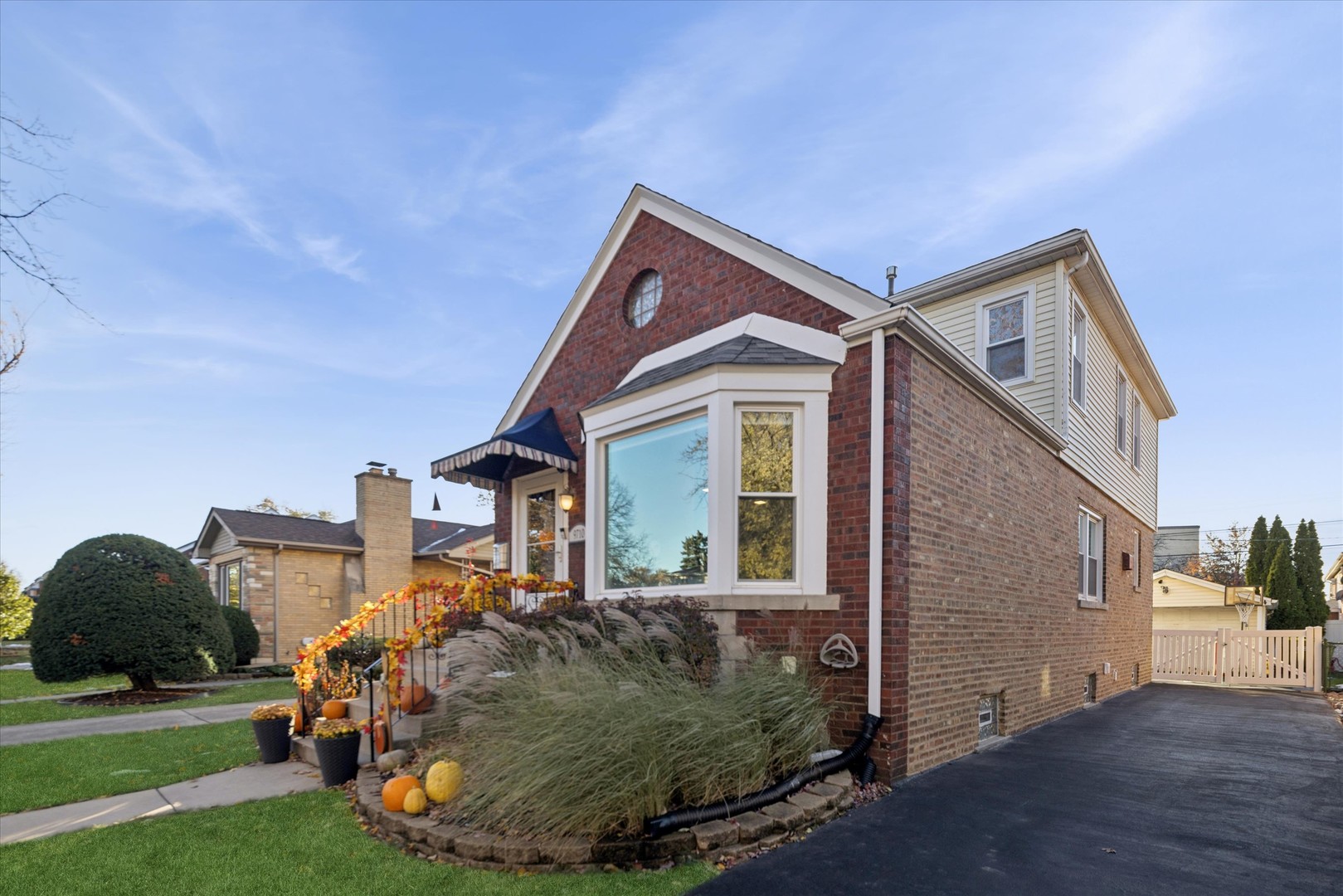 9710 S HARDING Avenue, Evergreen Park, IL 60805