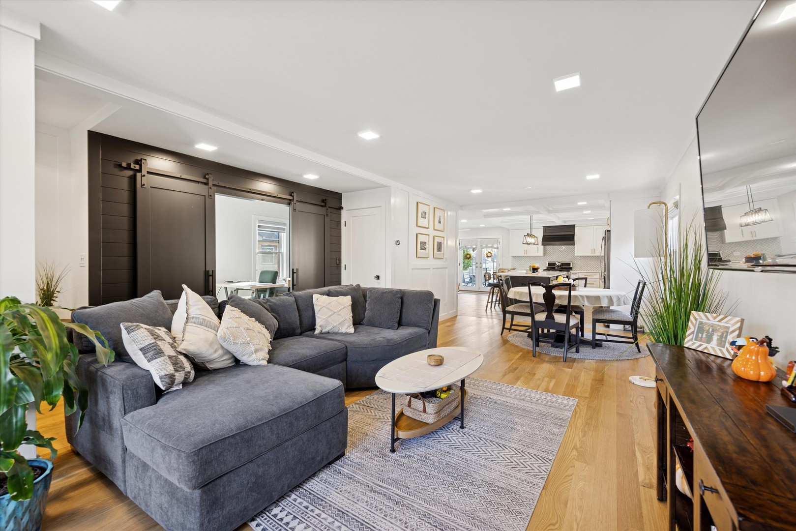 9710 S HARDING Avenue, Evergreen Park, IL 60805