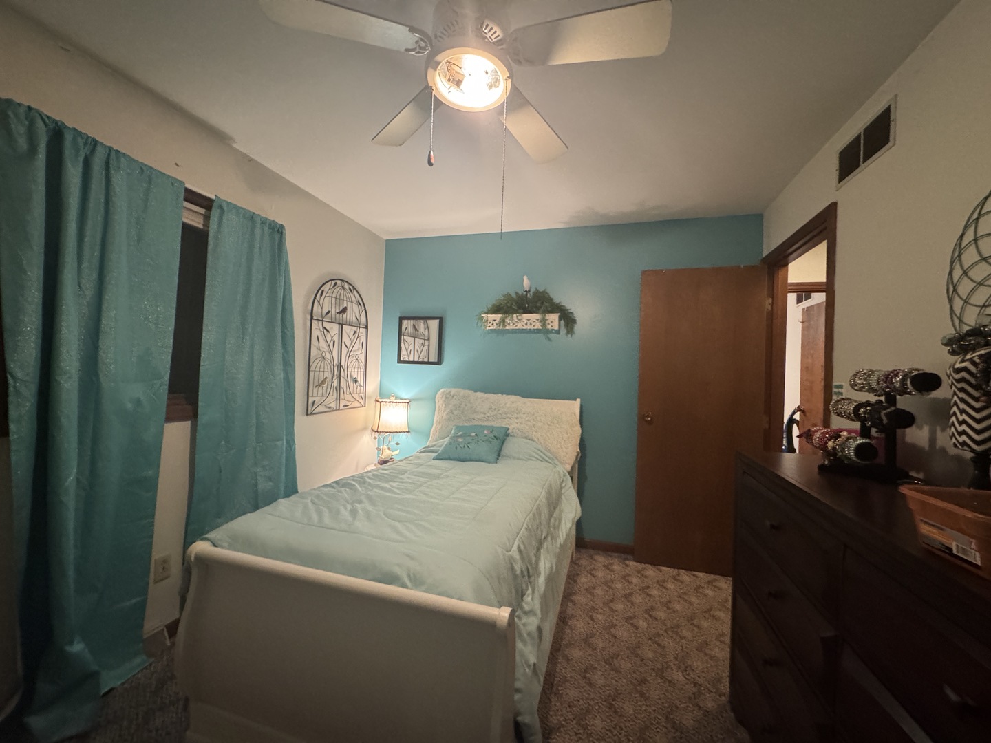 21 Colonial Drive, Clinton, IL 61727