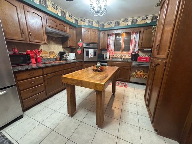 21 Colonial Drive, Clinton, IL 61727