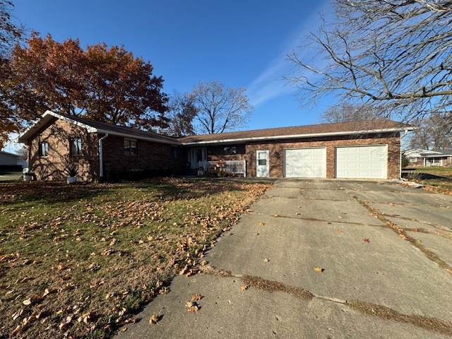 21 Colonial Drive, Clinton, IL 61727