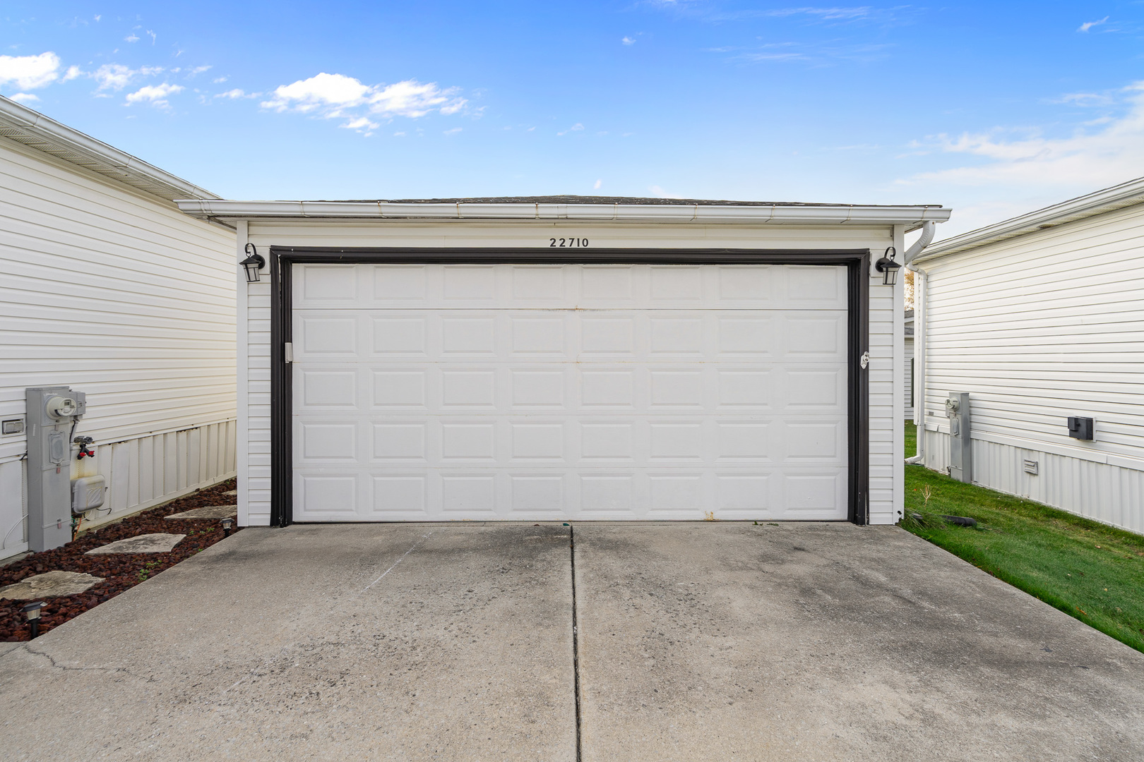 22710 S Ravisloe Lane, Frankfort, IL 60423