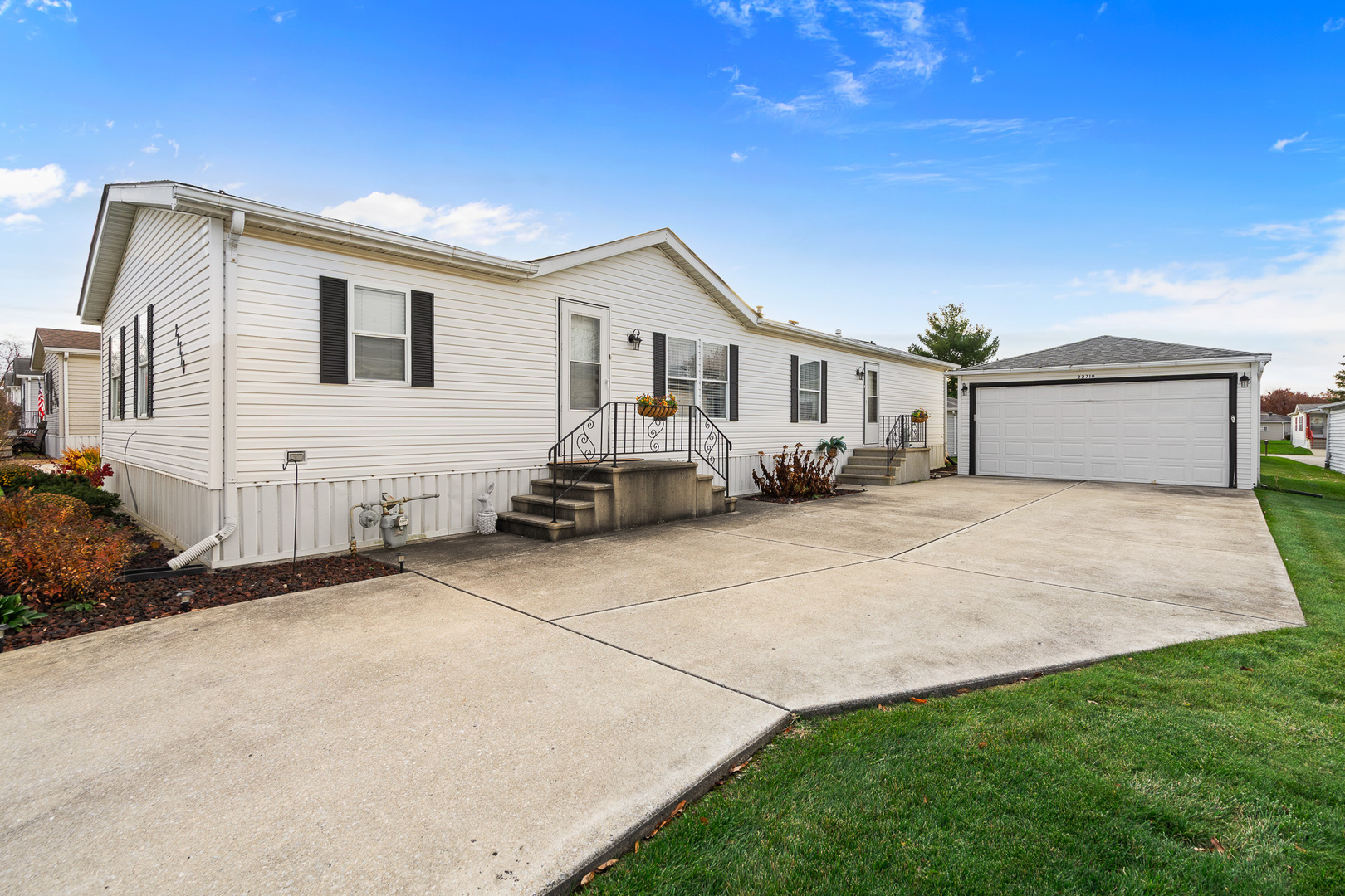 22710 S Ravisloe Lane, Frankfort, IL 60423