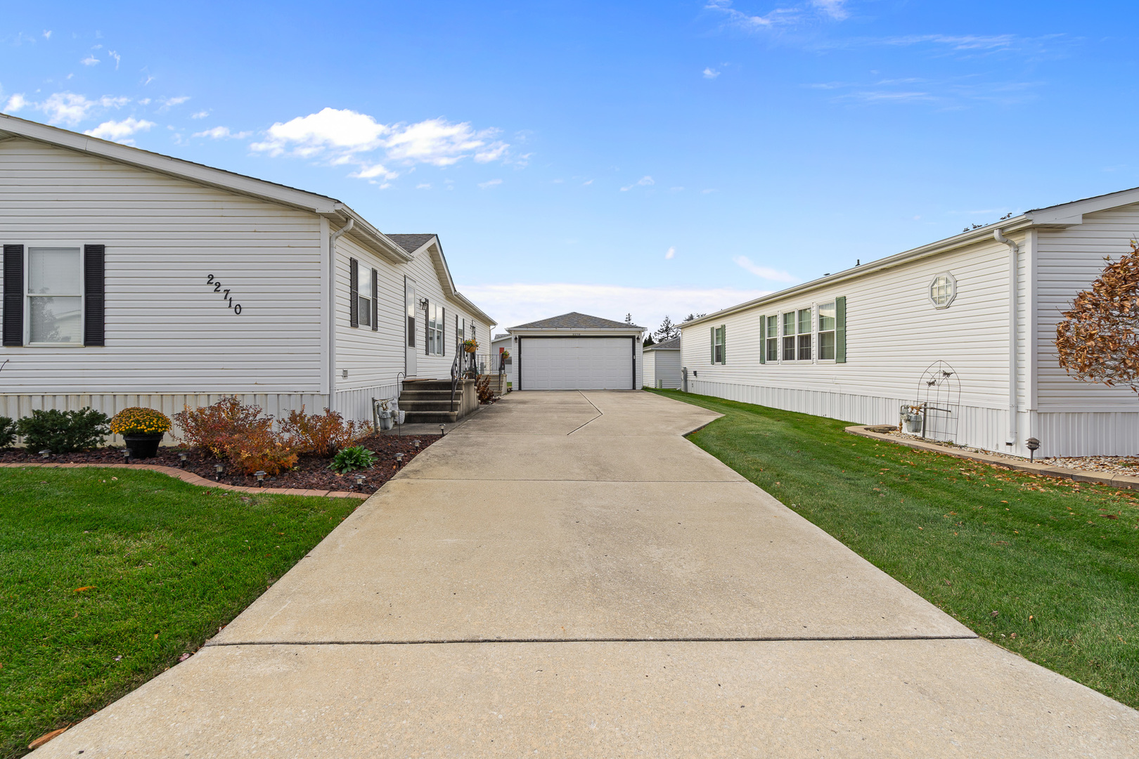 22710 S Ravisloe Lane, Frankfort, IL 60423