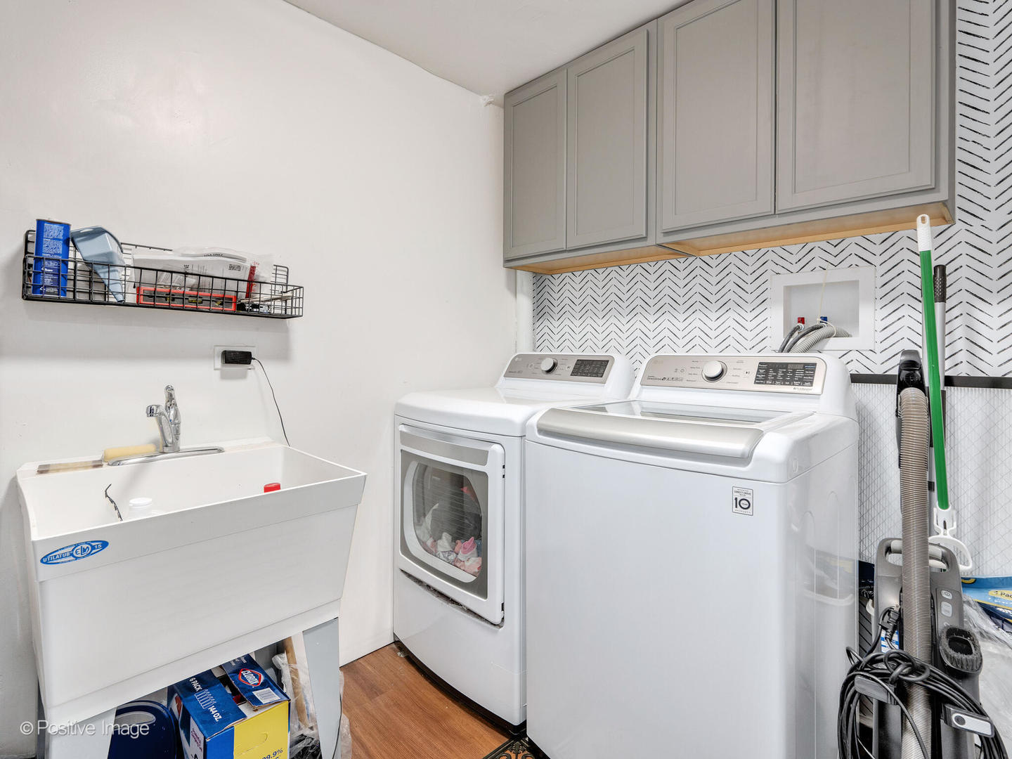 325 W Park Avenue, Wheaton, IL 60189