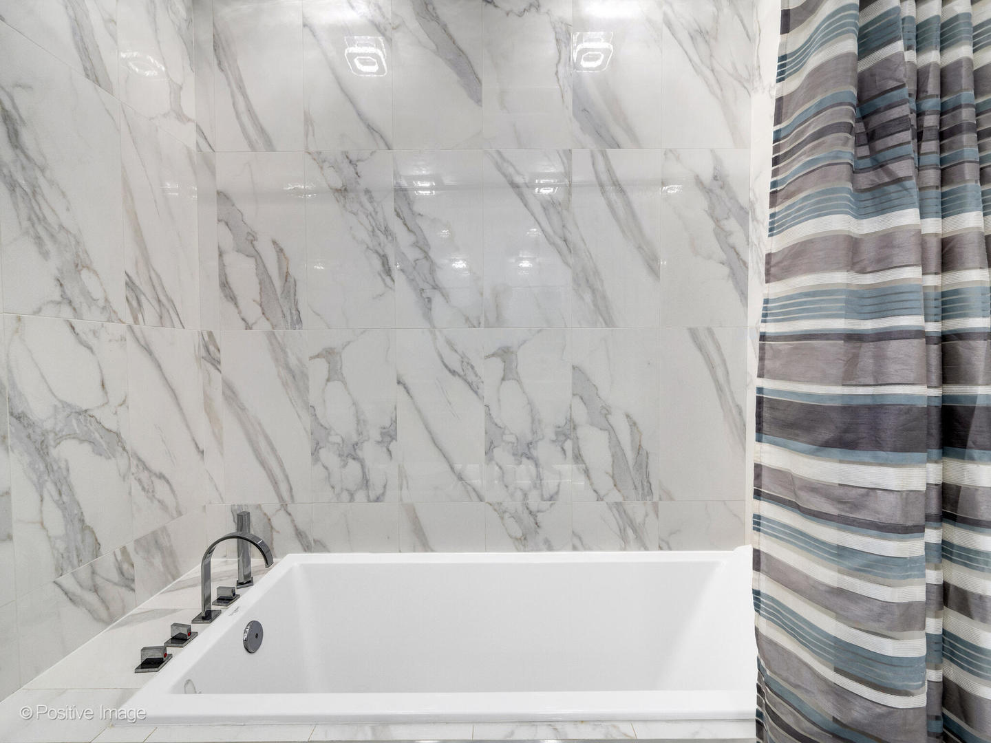 325 W Park Avenue, Wheaton, IL 60189