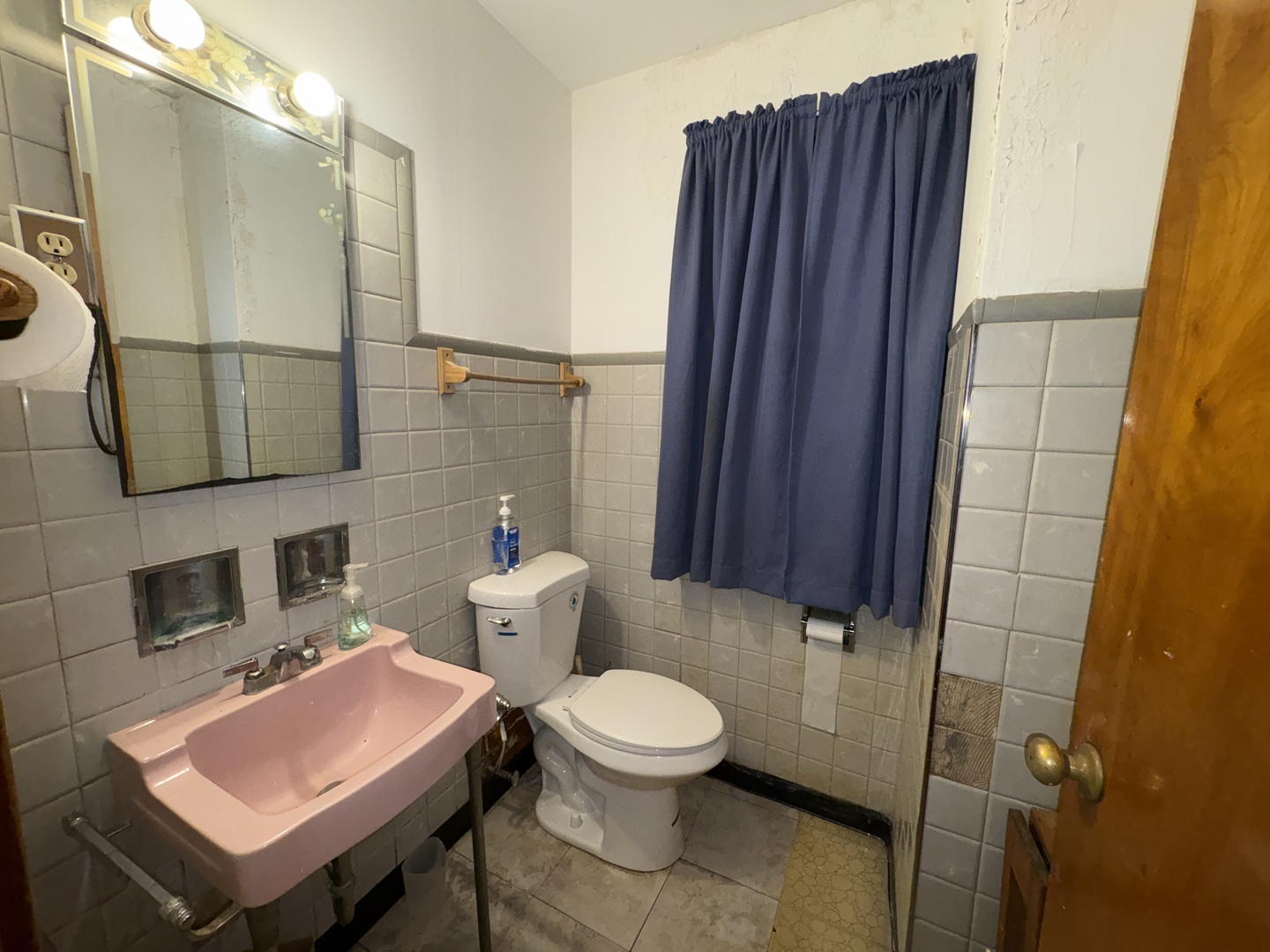 10050 S Green Street, Chicago, IL 60643