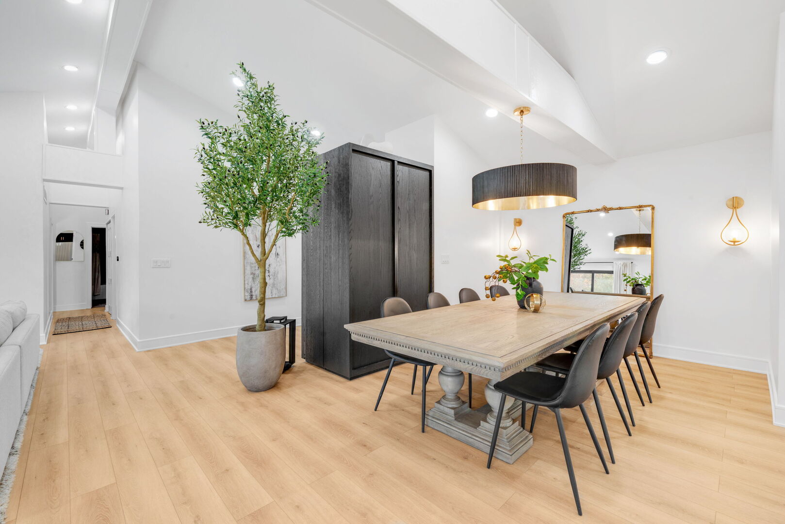 2S709 Ave Chateaux Drive, Oak Brook, IL 60523