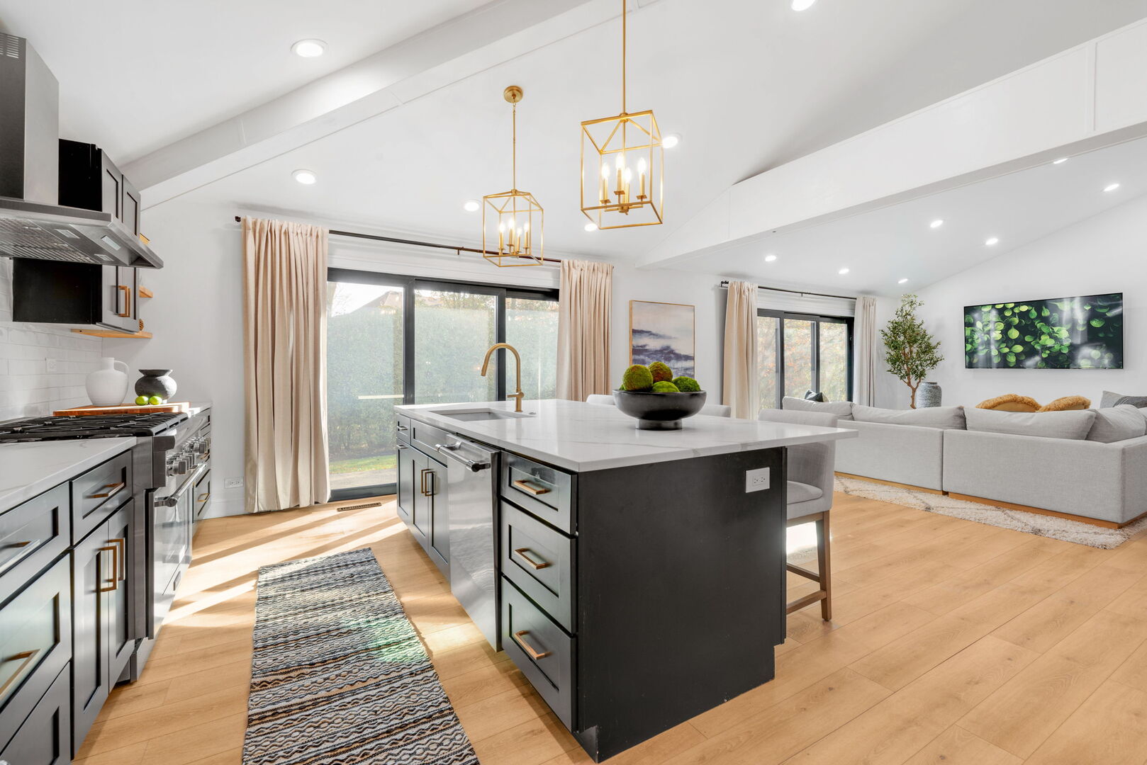 2S709 Ave Chateaux Drive, Oak Brook, IL 60523