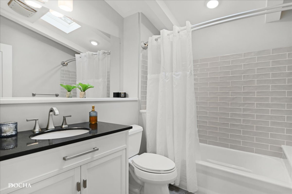 1244 Lakewood Drive, Lake Holiday, IL 60552