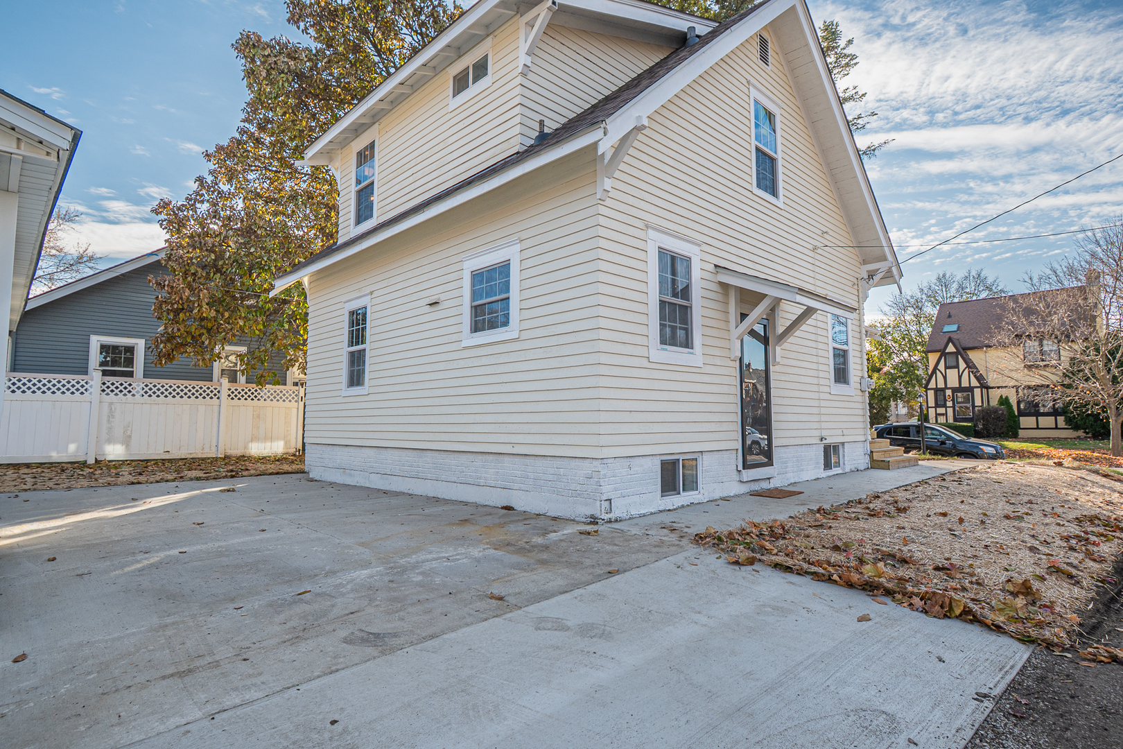 504 S Kreitzer Avenue, Bloomington, IL 61701