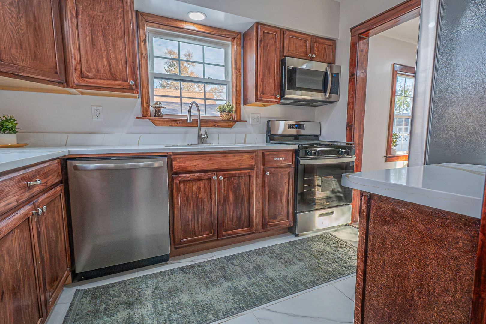 504 S Kreitzer Avenue, Bloomington, IL 61701