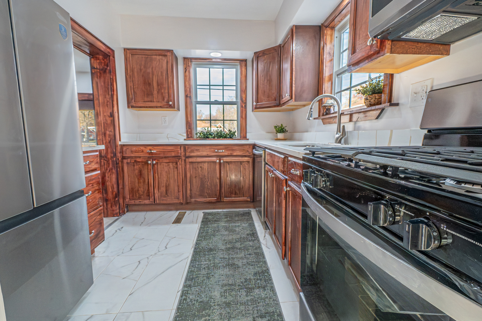 504 S Kreitzer Avenue, Bloomington, IL 61701