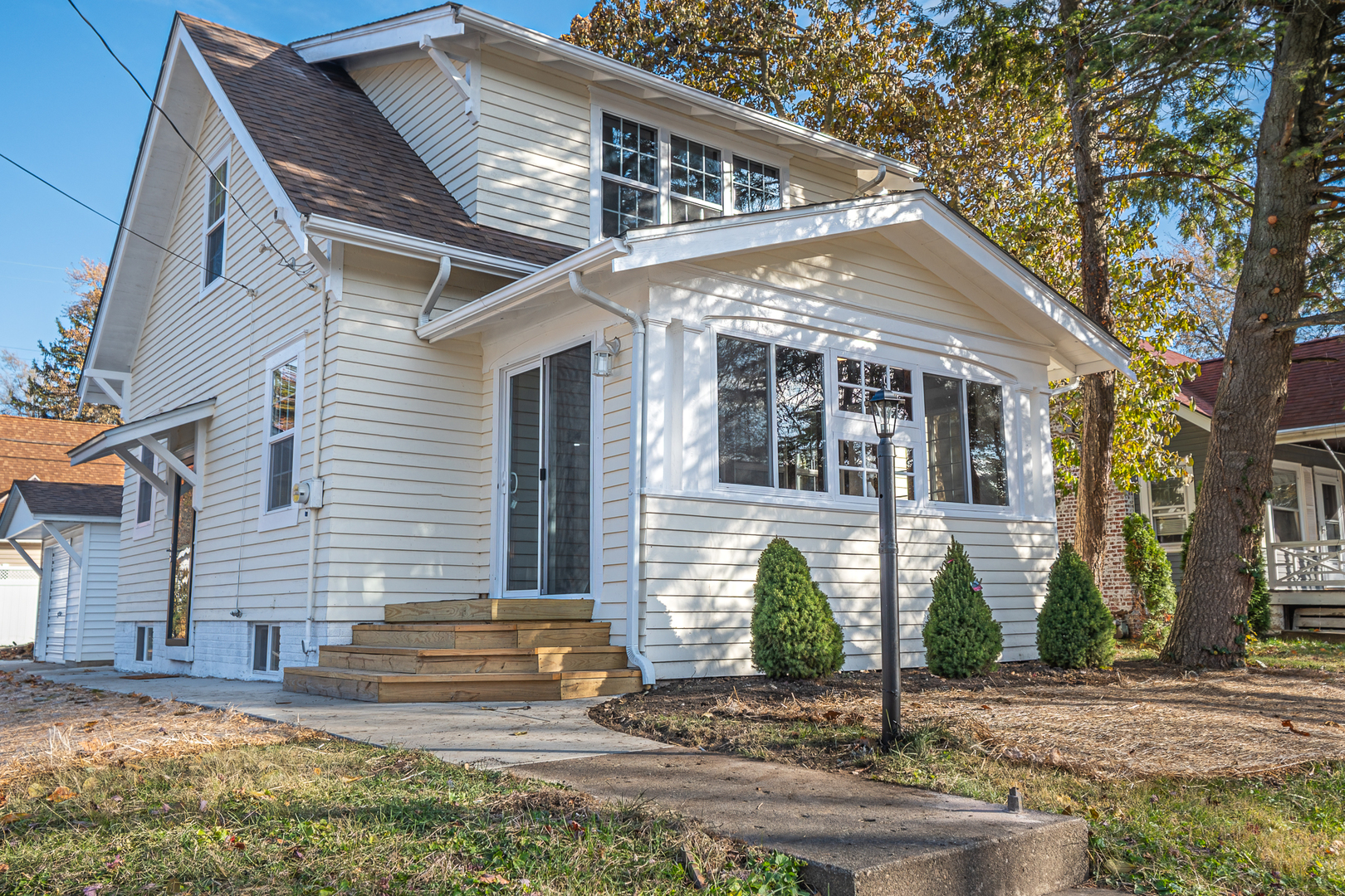 504 S Kreitzer Avenue, Bloomington, IL 61701