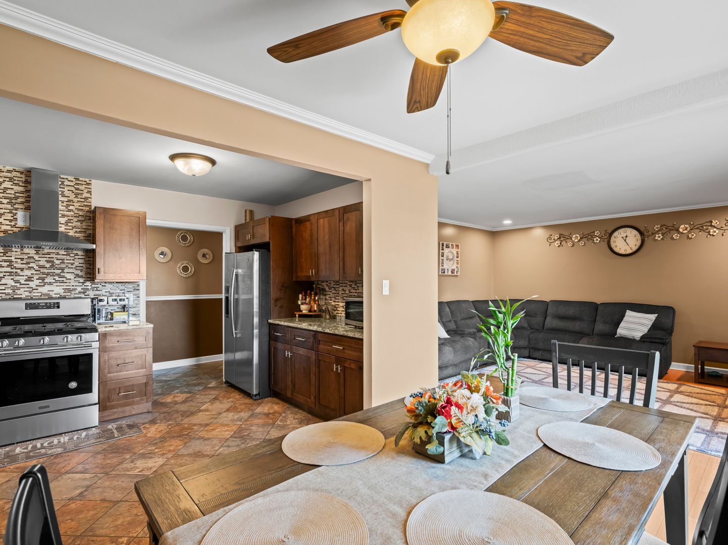 1905 Pierce Road, Hoffman Estates, IL 60169