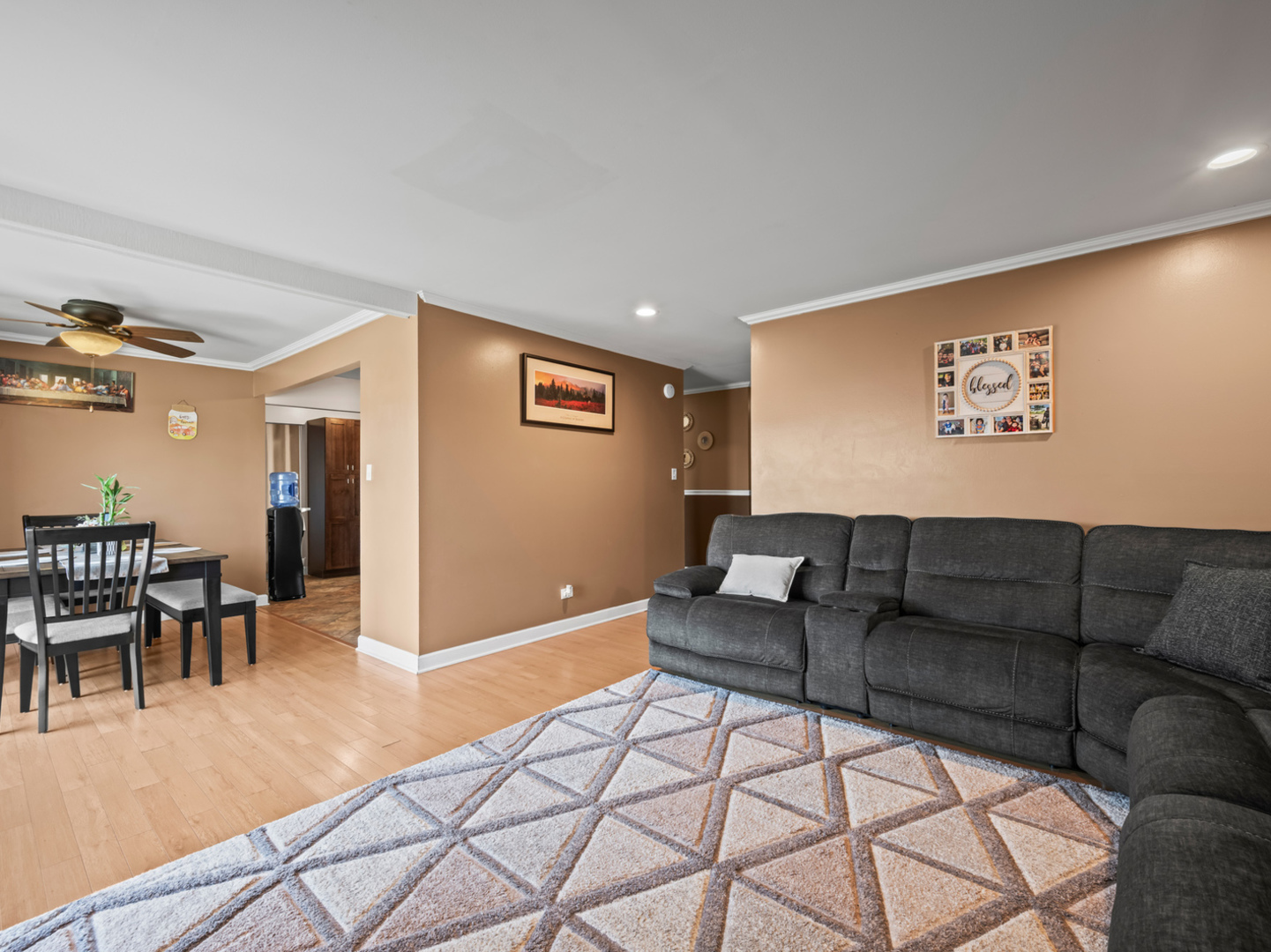 1905 Pierce Road, Hoffman Estates, IL 60169