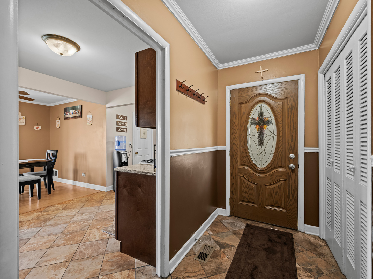 1905 Pierce Road, Hoffman Estates, IL 60169