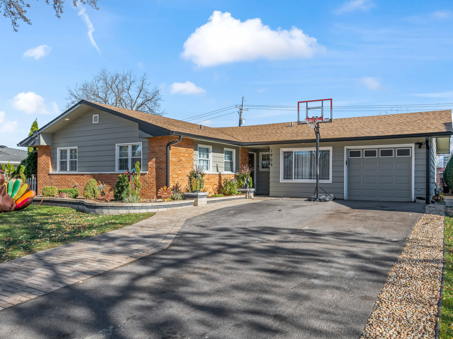 1905 Pierce Road, Hoffman Estates, IL 60169