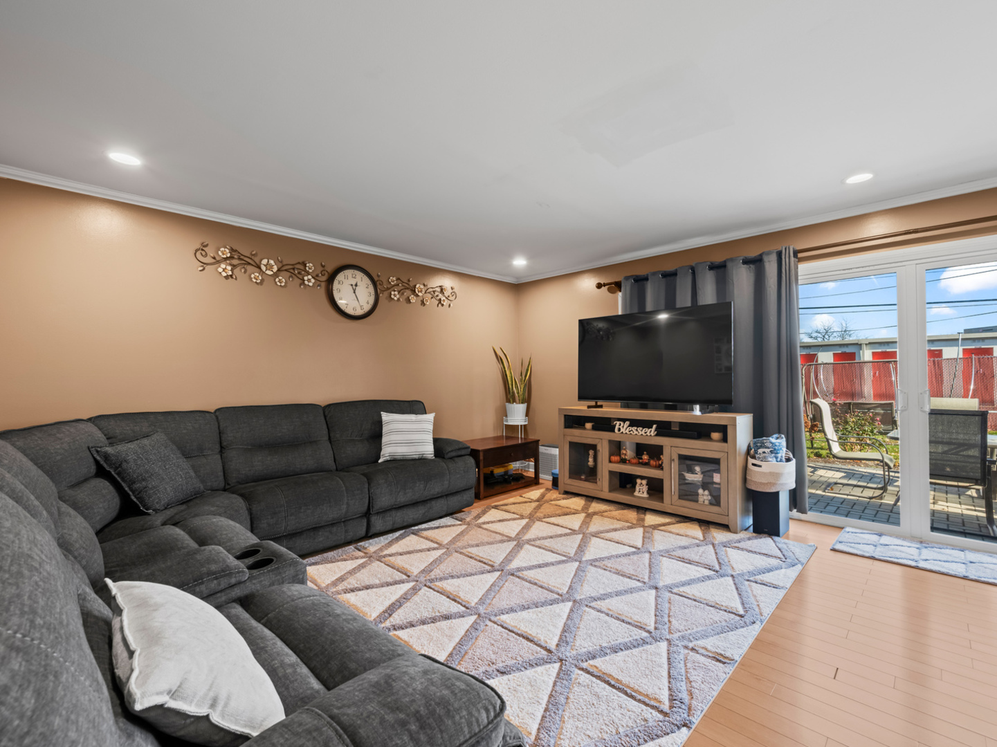 1905 Pierce Road, Hoffman Estates, IL 60169