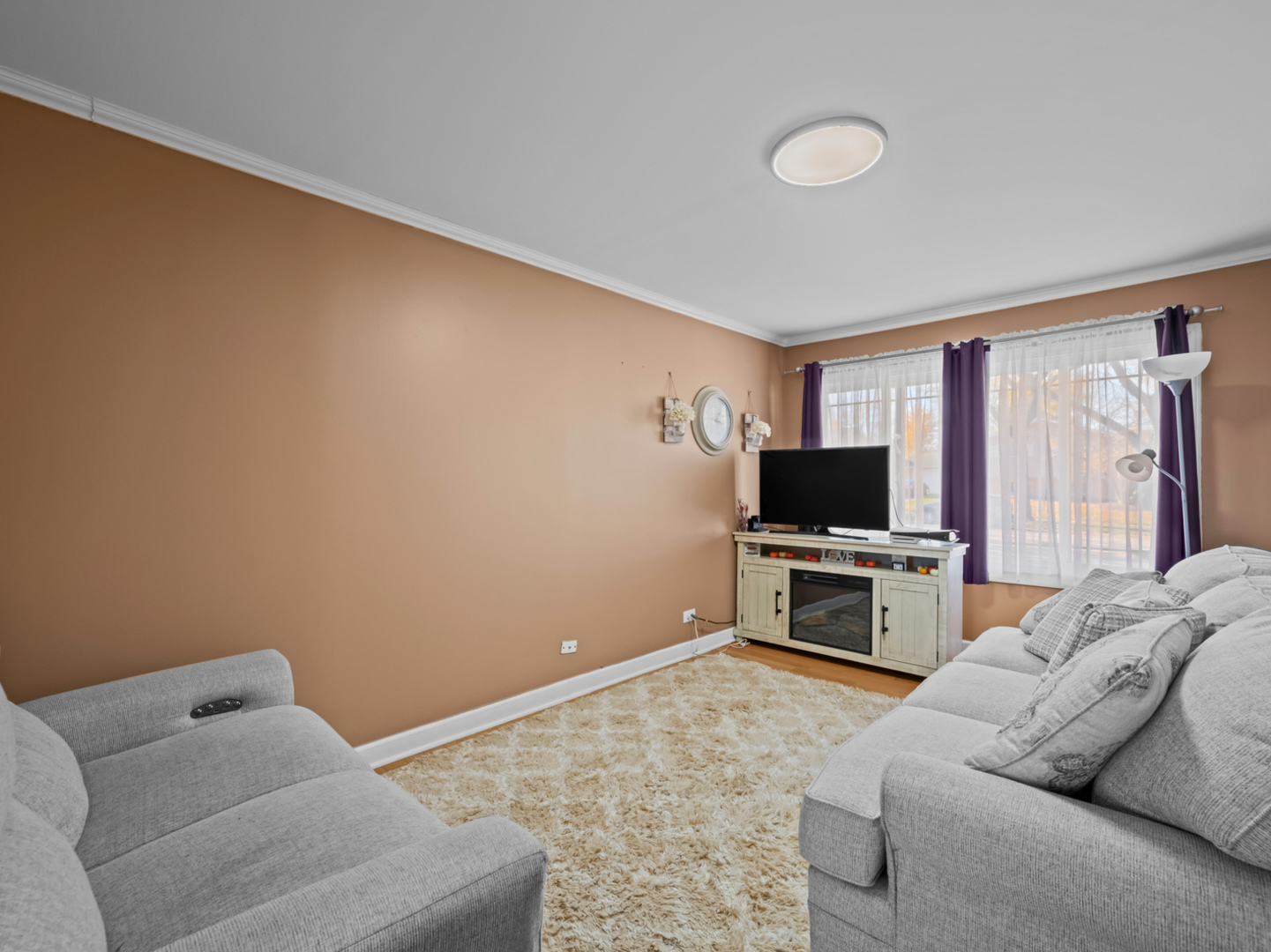 1905 Pierce Road, Hoffman Estates, IL 60169