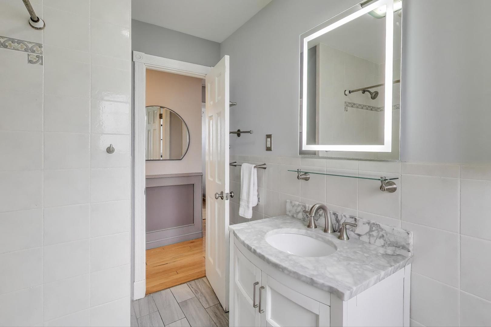 412 N Ridgeland Avenue, Elmhurst, IL 60126