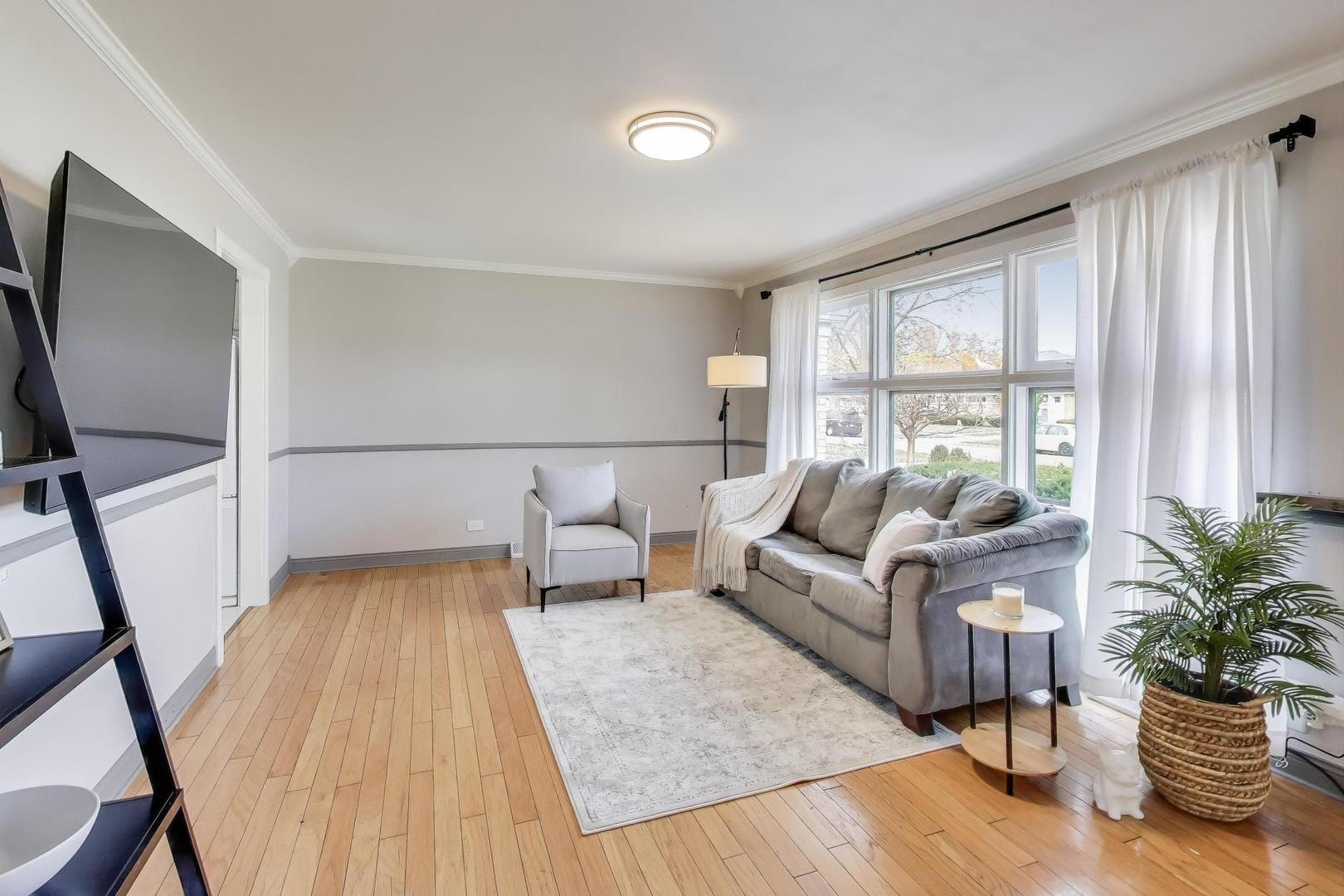 412 N Ridgeland Avenue, Elmhurst, IL 60126