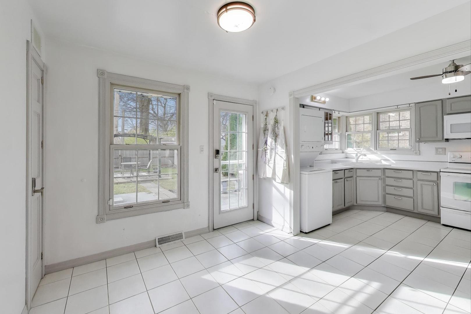 412 N Ridgeland Avenue, Elmhurst, IL 60126