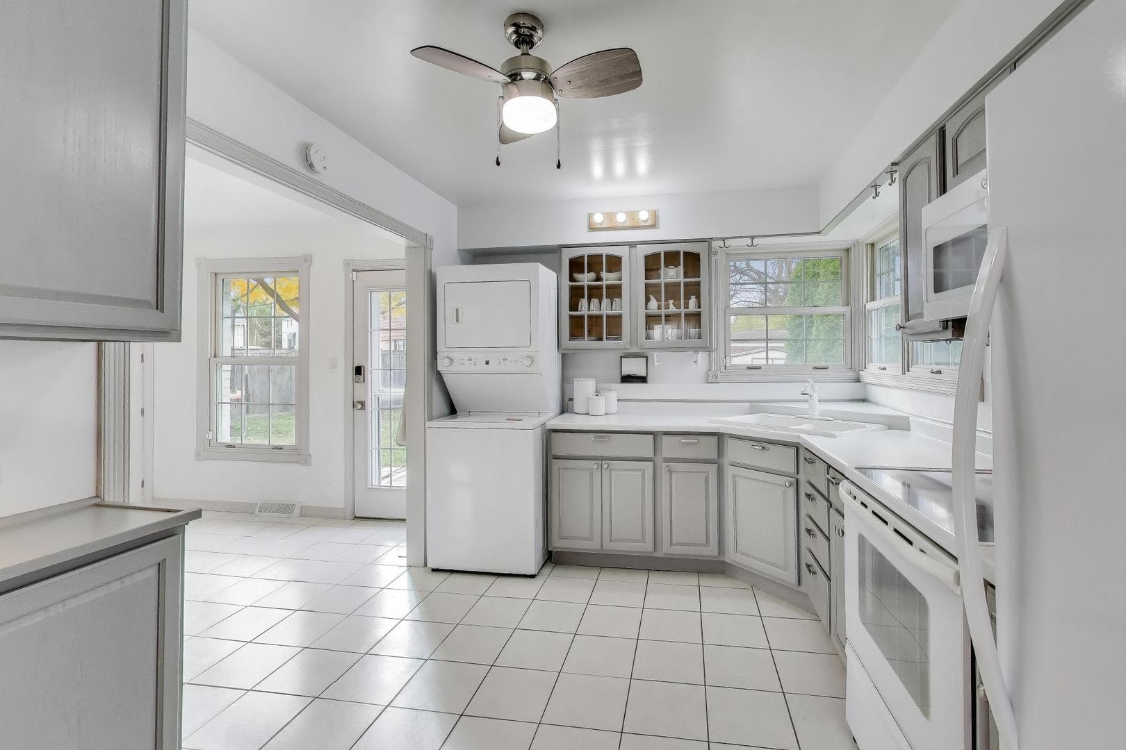 412 N Ridgeland Avenue, Elmhurst, IL 60126