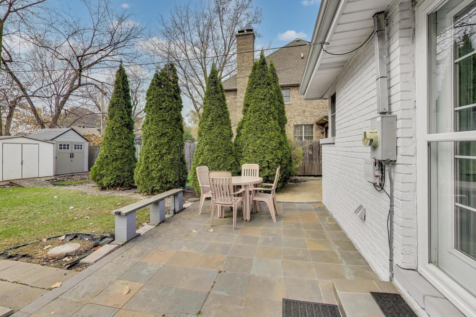 412 N Ridgeland Avenue, Elmhurst, IL 60126