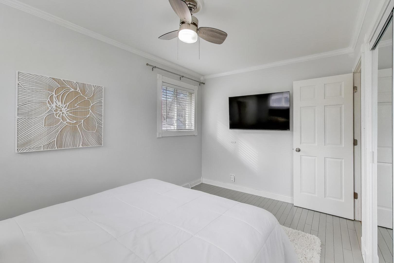 412 N Ridgeland Avenue, Elmhurst, IL 60126