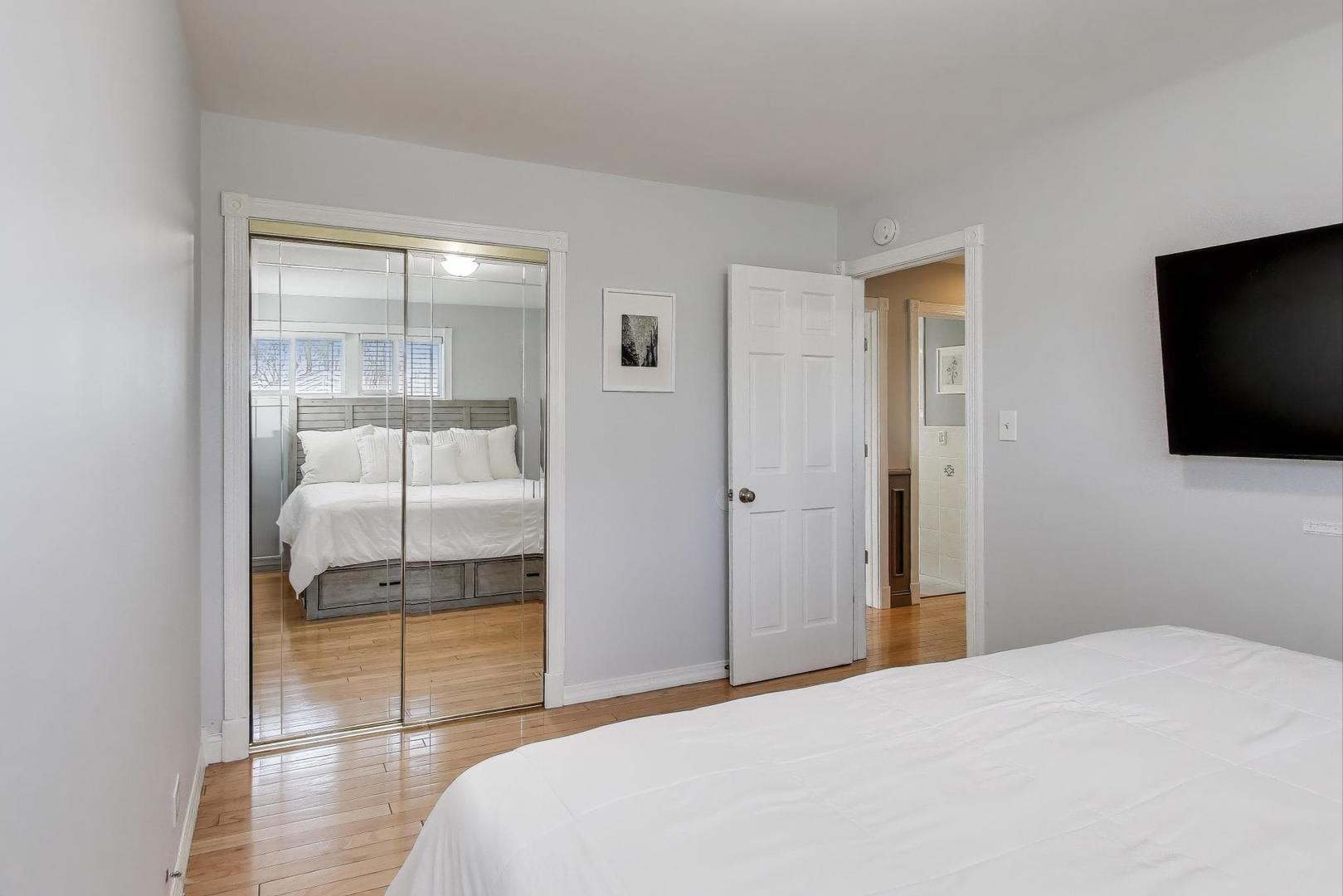 412 N Ridgeland Avenue, Elmhurst, IL 60126