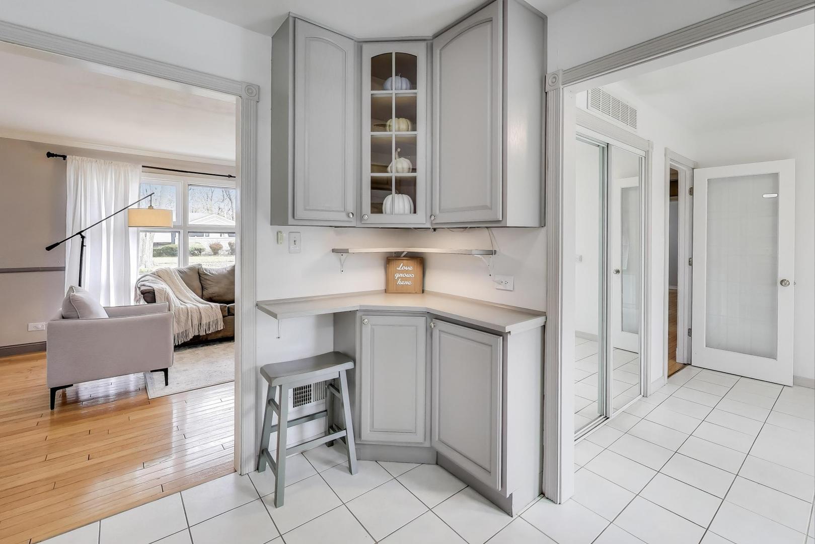 412 N Ridgeland Avenue, Elmhurst, IL 60126