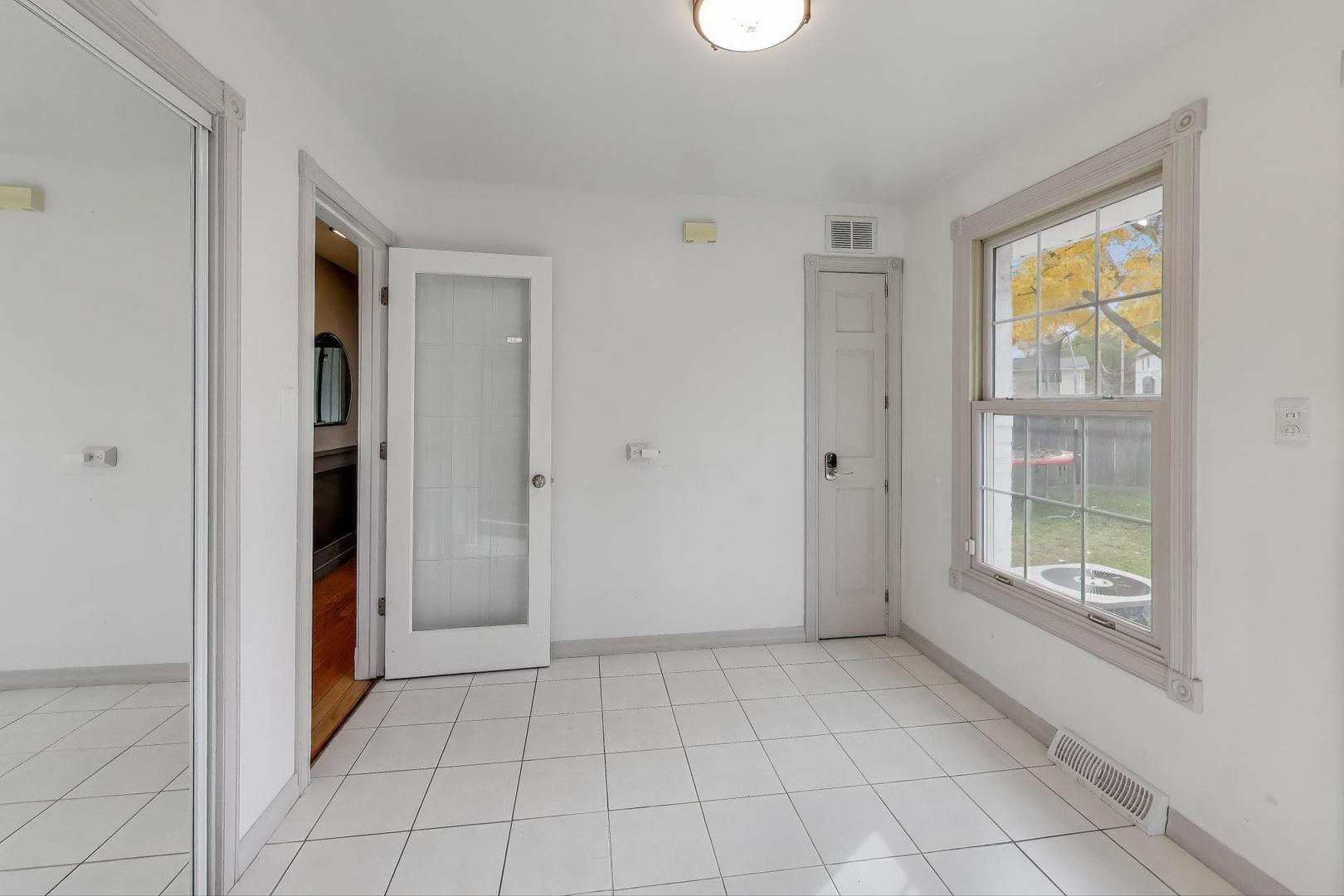 412 N Ridgeland Avenue, Elmhurst, IL 60126