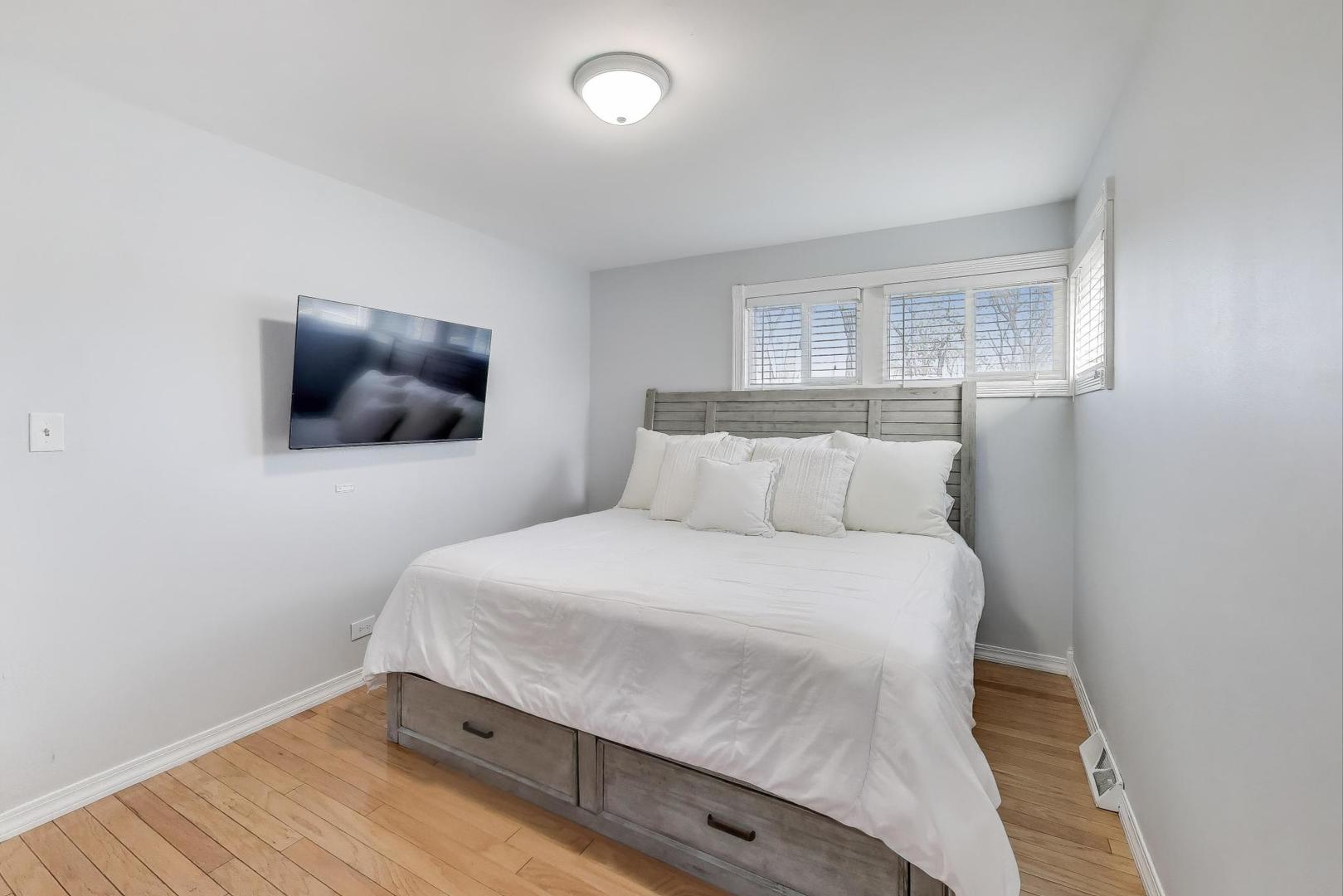 412 N Ridgeland Avenue, Elmhurst, IL 60126