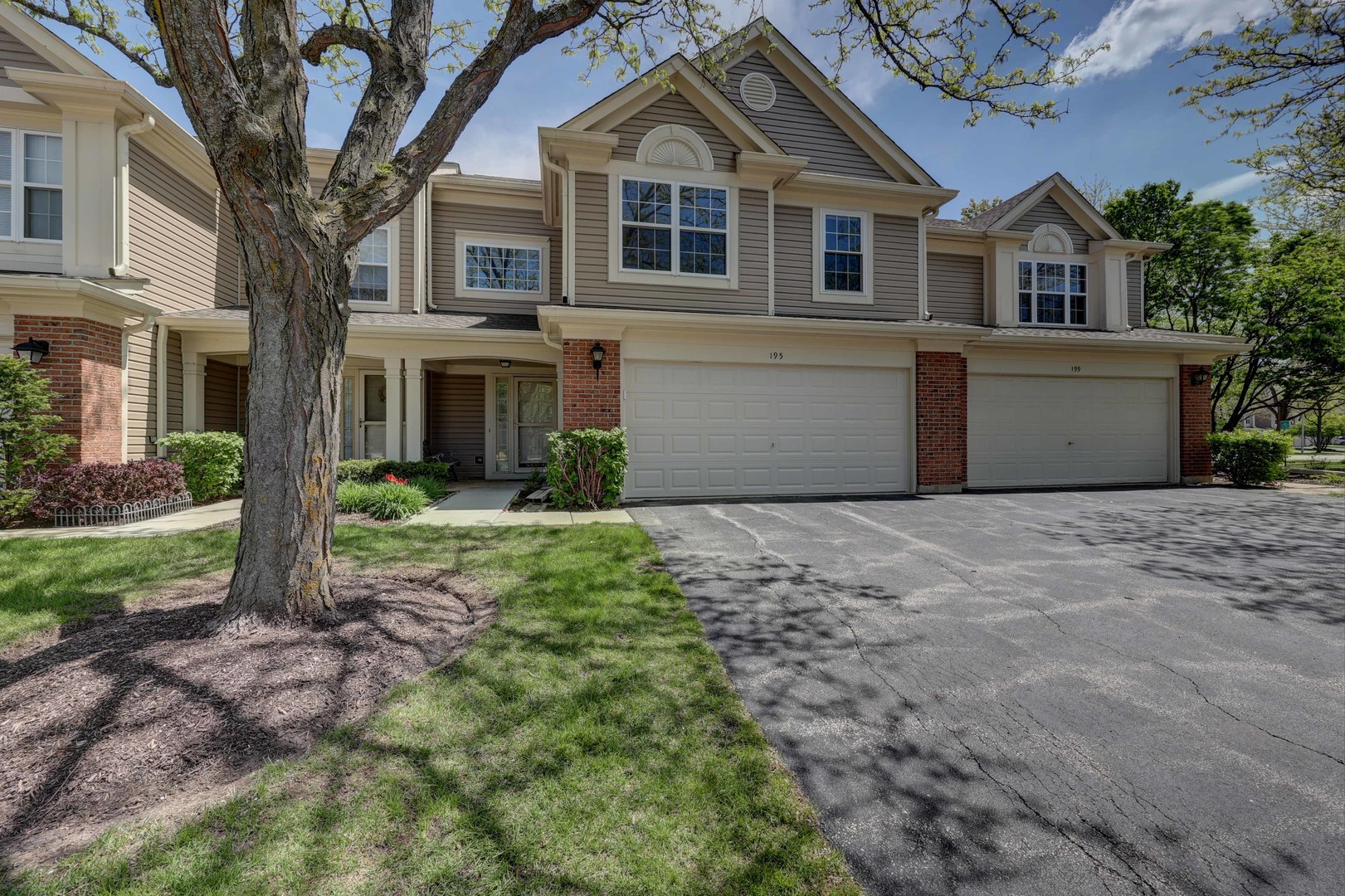 195 Island Court #195, Schaumburg, IL 60193