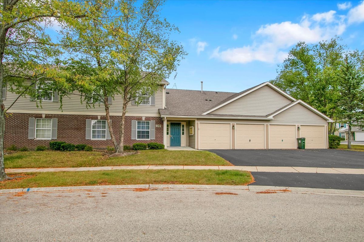 1248 N Red Oak Circle #2, Round Lake Beach, IL 60073