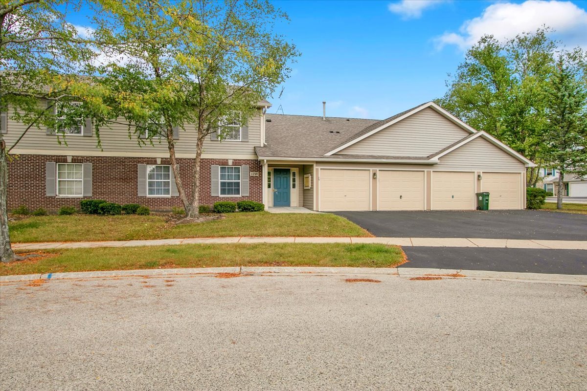 1248 N Red Oak Circle #2, Round Lake Beach, IL 60073