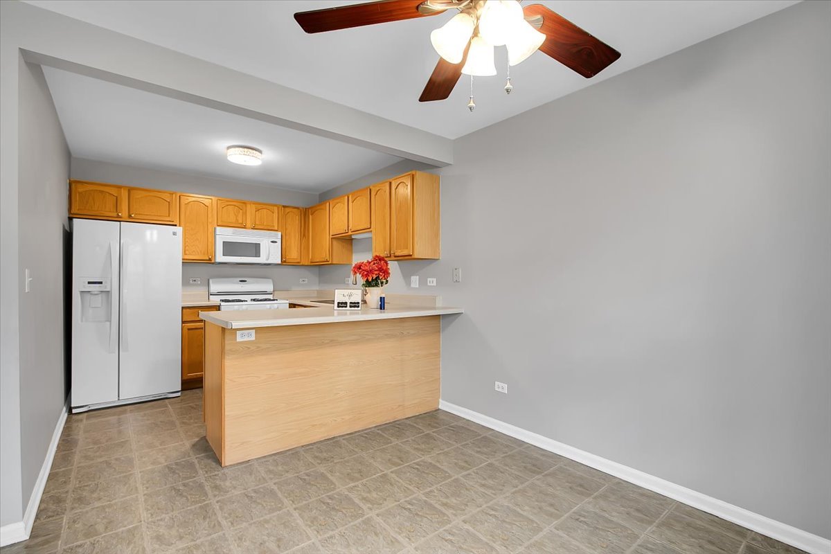 1248 N Red Oak Circle #2, Round Lake Beach, IL 60073