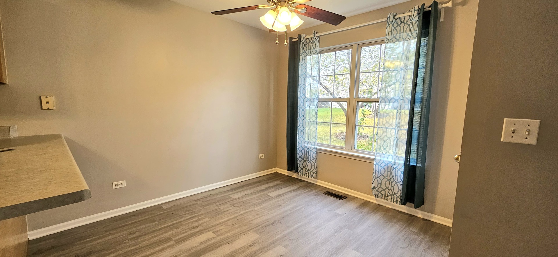 1248 N Red Oak Circle #2, Round Lake Beach, IL 60073