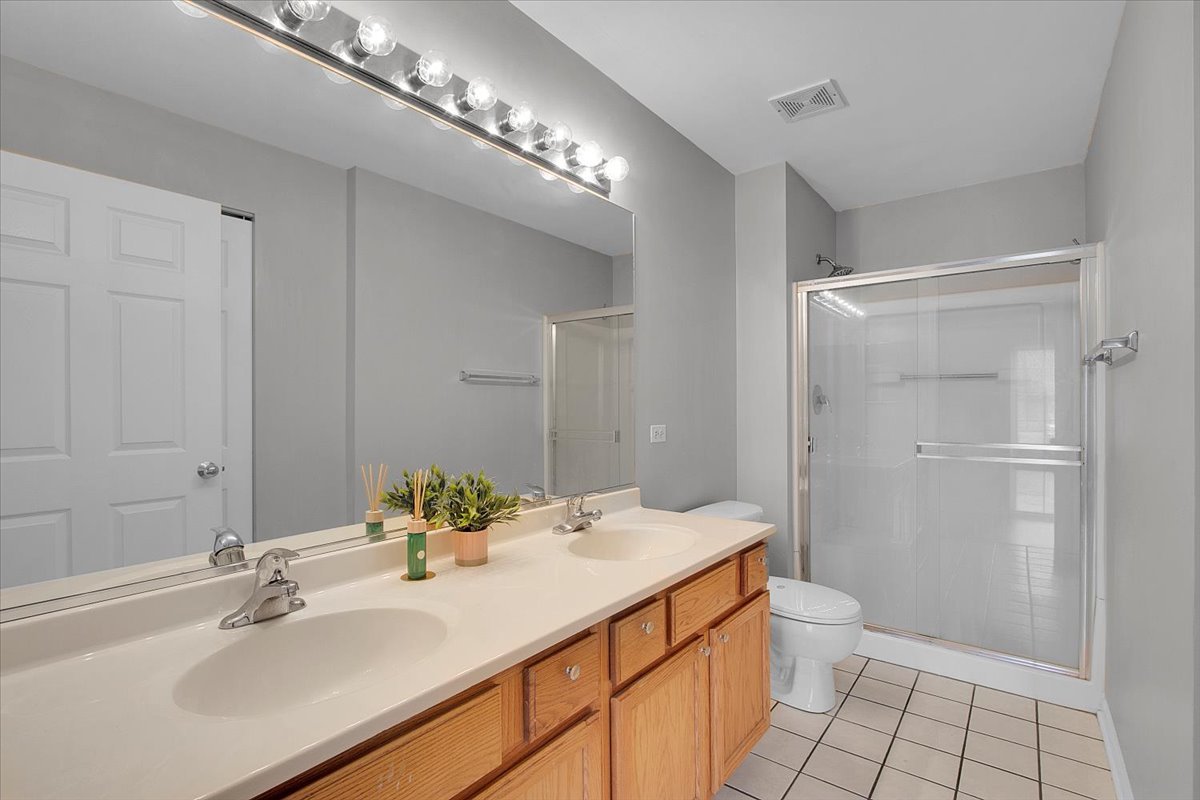 1248 N Red Oak Circle #2, Round Lake Beach, IL 60073