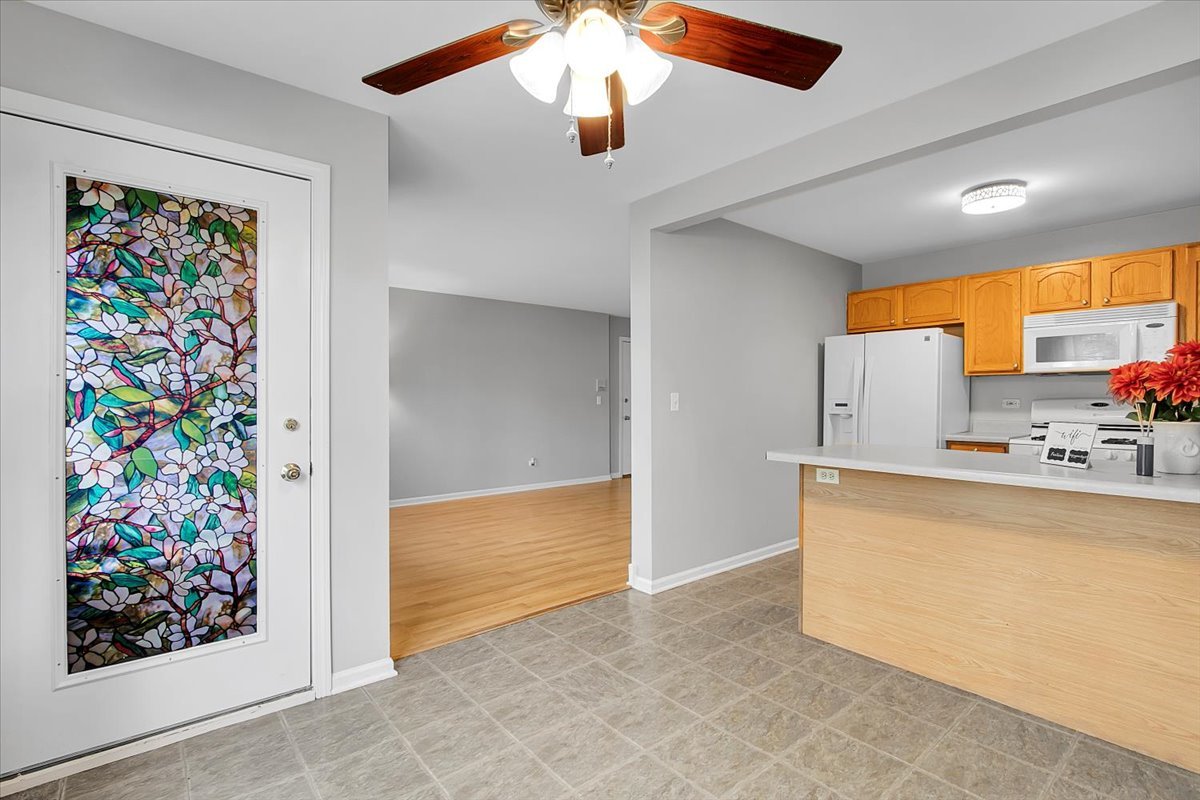 1248 N Red Oak Circle #2, Round Lake Beach, IL 60073