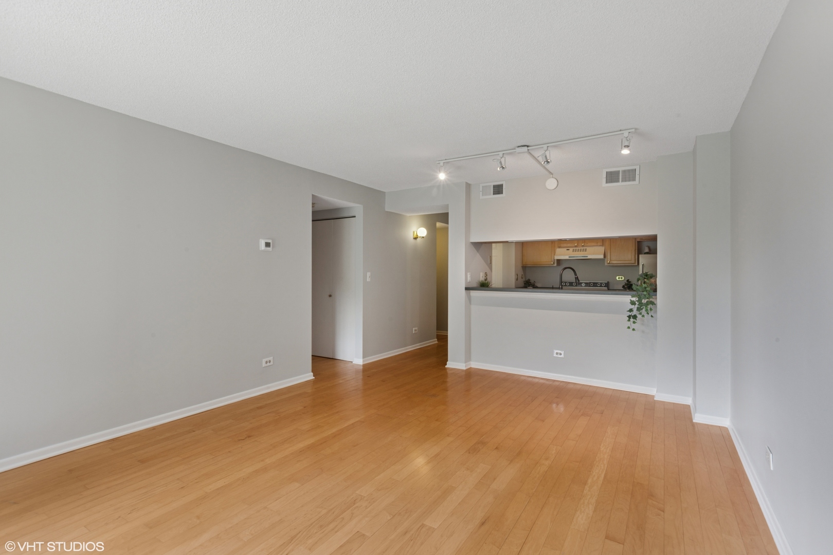 511 Aurora Avenue #108, Naperville, IL 60540