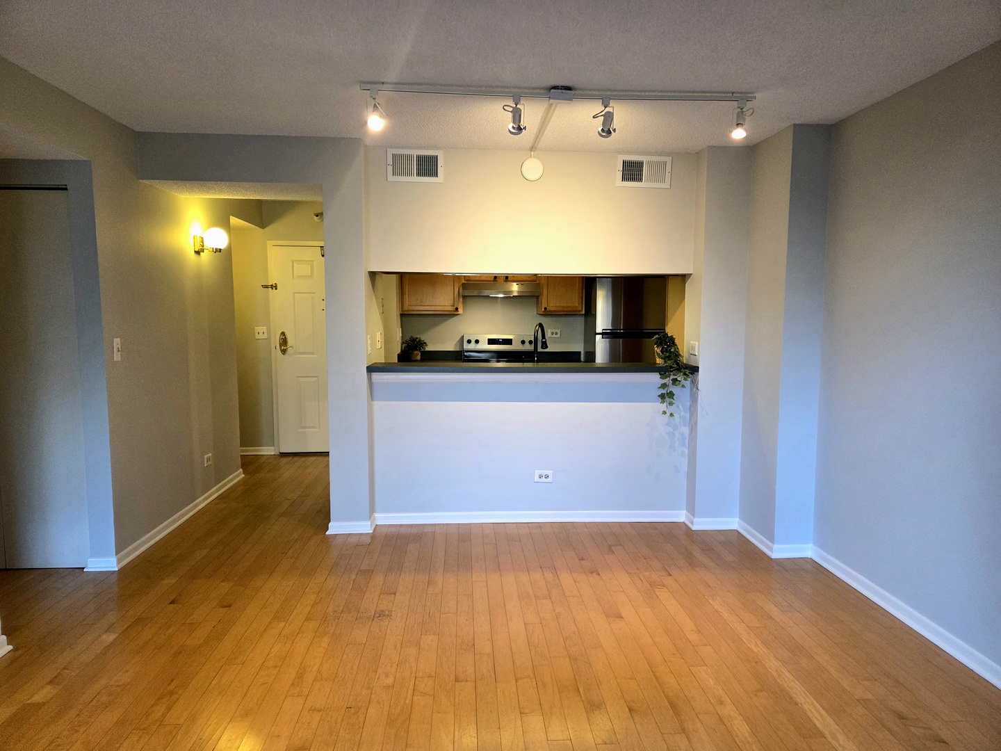 511 Aurora Avenue #108, Naperville, IL 60540