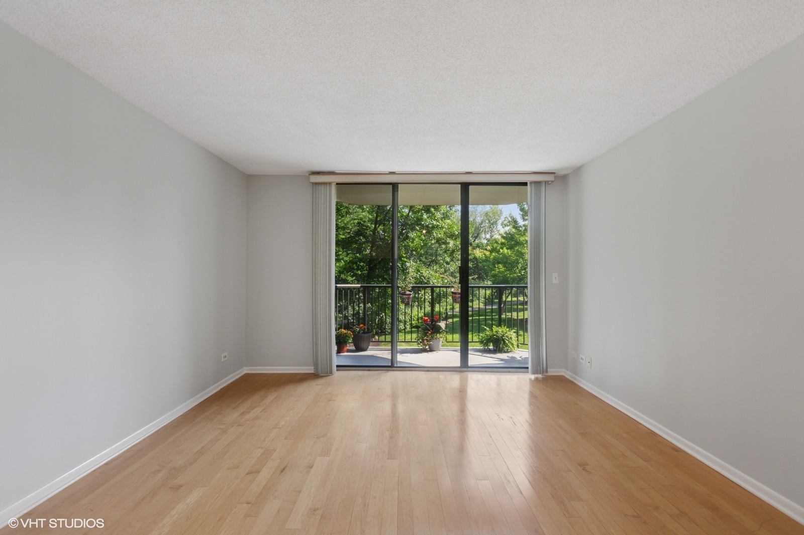 511 Aurora Avenue #108, Naperville, IL 60540