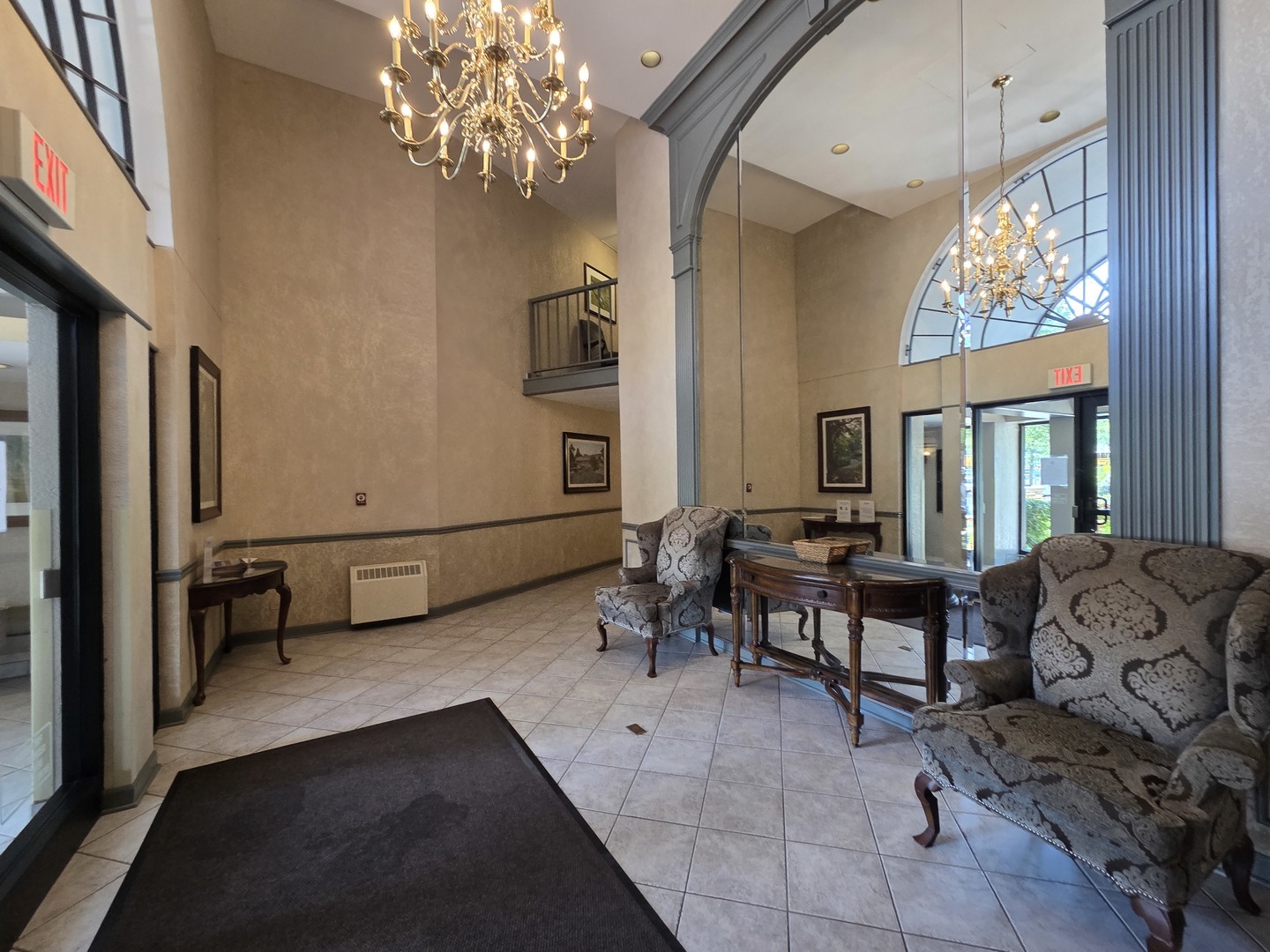 511 Aurora Avenue #108, Naperville, IL 60540