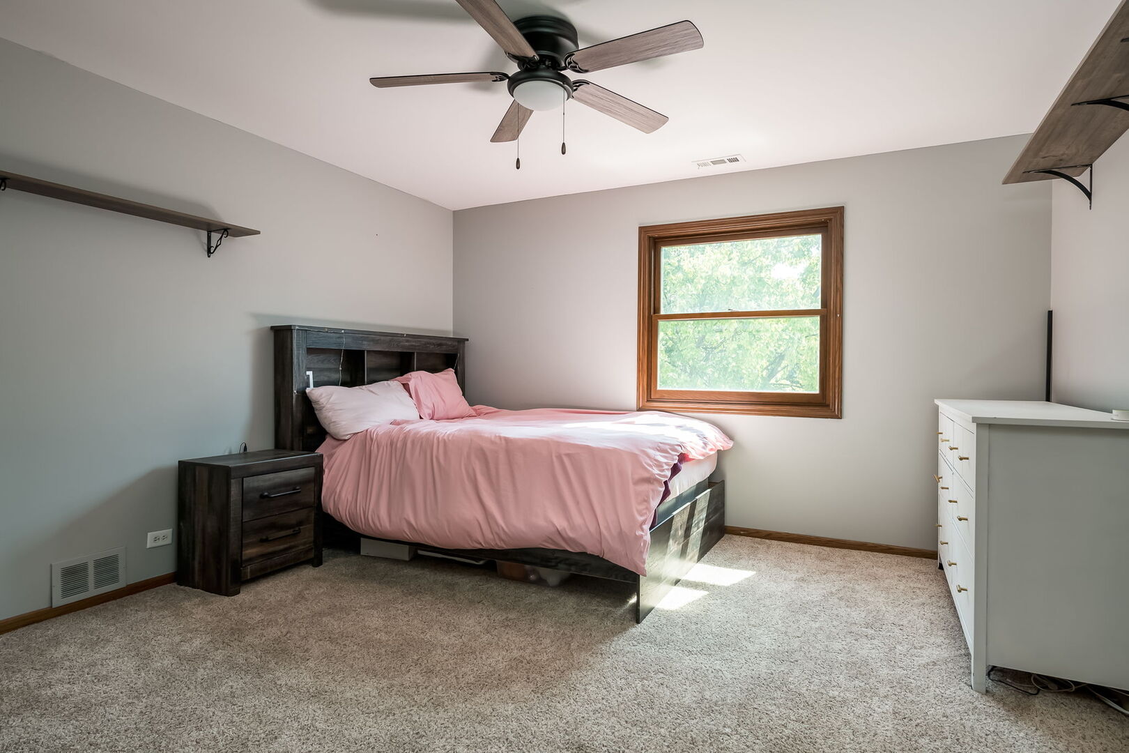 505 E Atwood Court, Elmhurst, IL 60126