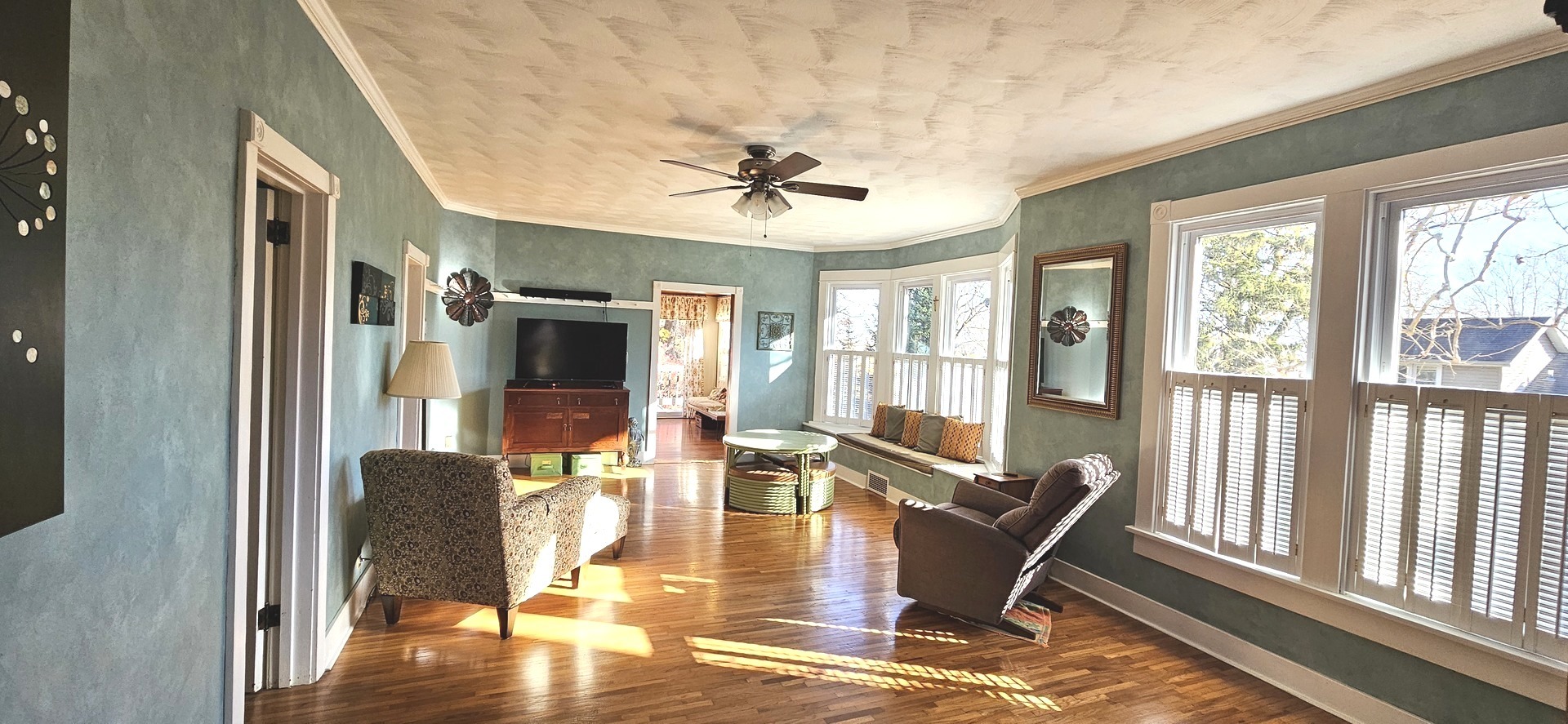 432 Northwest Street, Utica, IL 61373