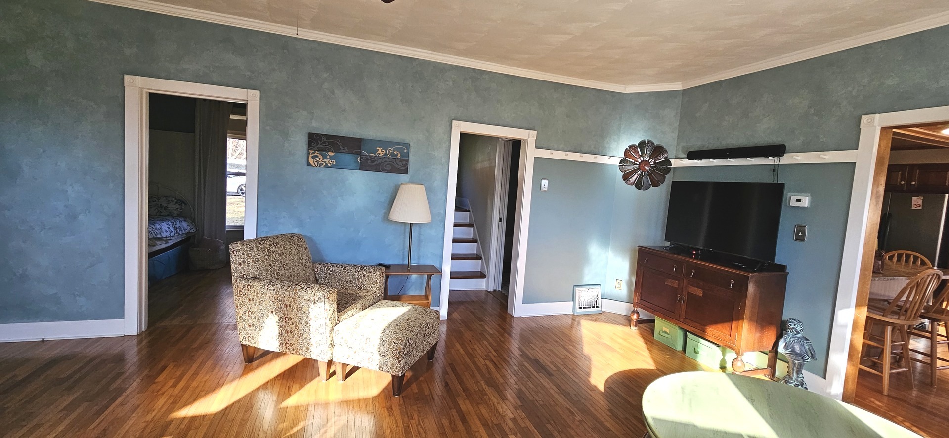 432 Northwest Street, Utica, IL 61373